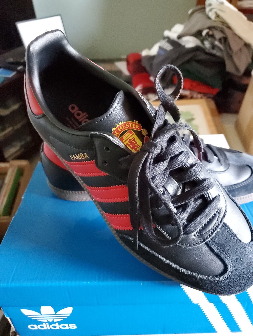 Adidas Men's Team Samba Manchester United, Size 7 (Men's) (8 Women's)